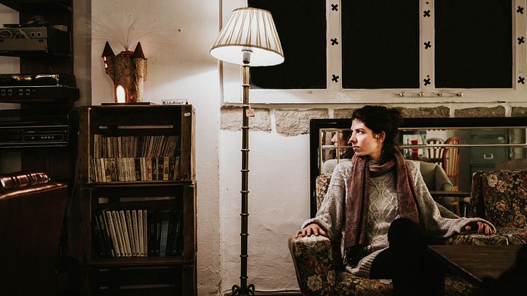 alone-books-girl-890668.jpg