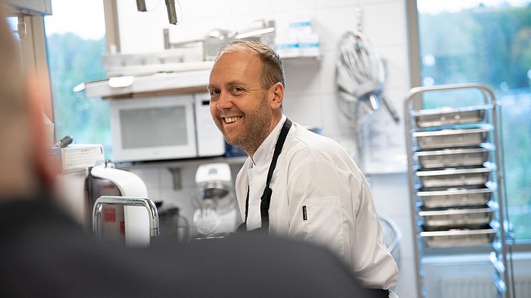 Personalen i Änglandaskolans kök förbereder inför Offentliga måltidens dag.