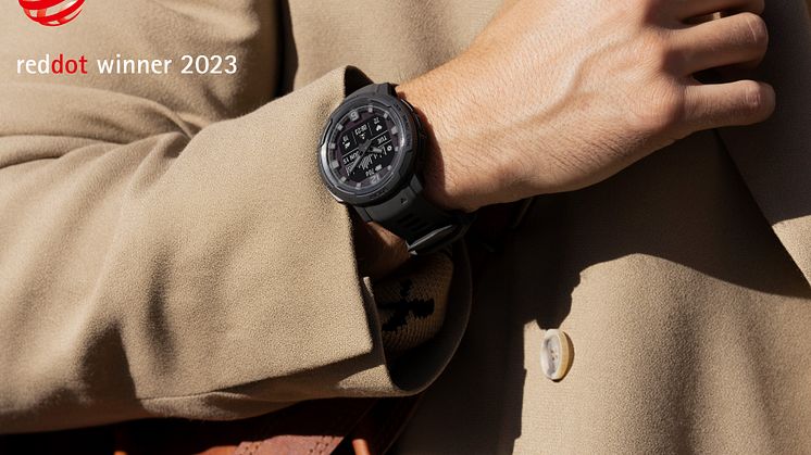 Garmins smartwatchhybrid-serie Instinct® Crossover har tilldelats prestigefyllda Red Dot Design Award 2023.