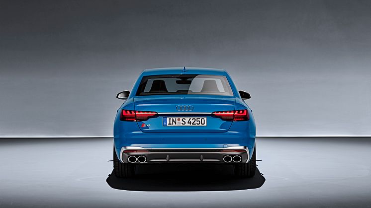 Audi S4 Limousine (turboblå)