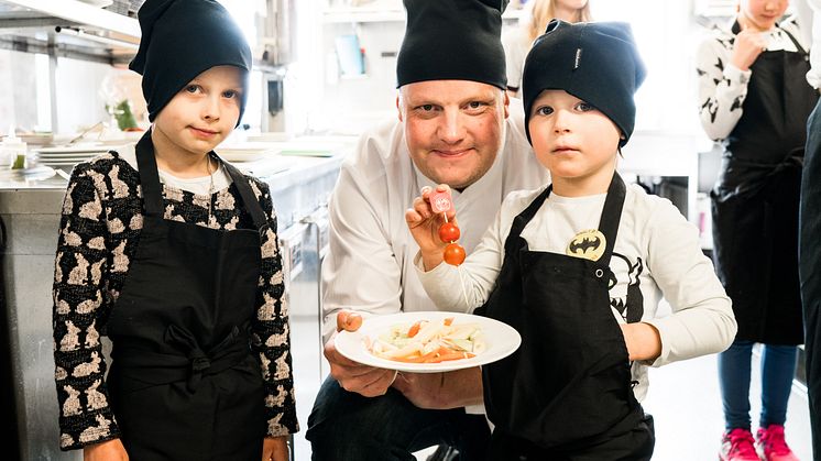 Michael Björklund och 500 barn bakom årets sommarmeny på Viking Line