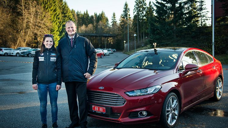 Samferdselsminister Ketil Solvik-Olsen møtte racerfører Molly Pettit til promilleduell i nye Ford Mondeo