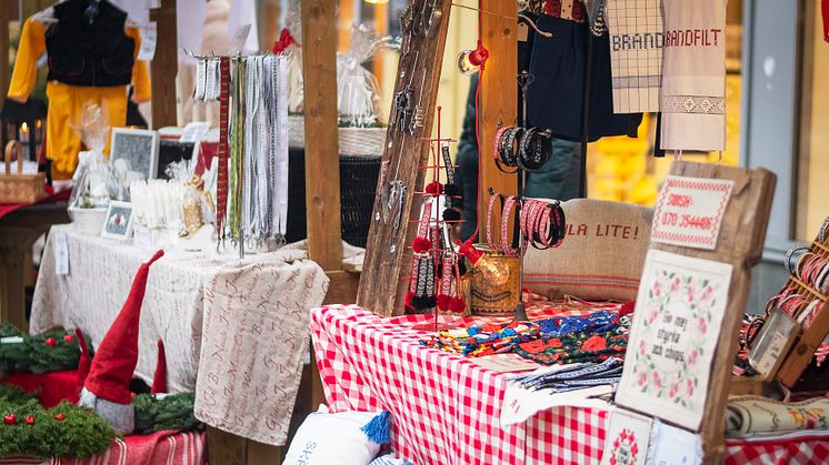 julmarknad-leksand_visitdalarna1