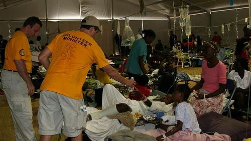 Scientologi-sponsrat beredskapsteam från Italien reser till Haiti.
