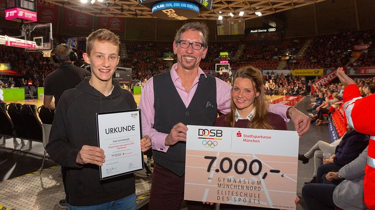 v.l.: Tom Schweiger, Klaus Sarsky (Olympiastützpunkt Bayern) und Ines Böhle (Stadtsparkasse München).