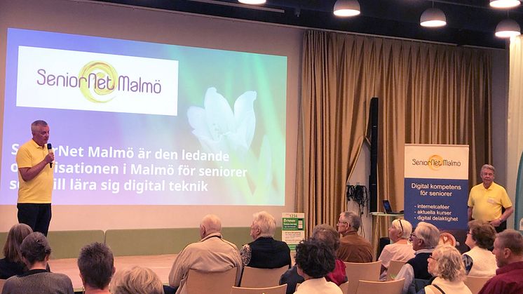 Stort intresse bland seniorer att lära sig mer om digital parkering 