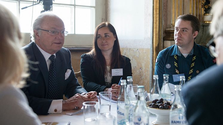 H.M Konungen, Emma Arnesson och Oscar Sundås under Seminraiet Ungt Ledarskap 2015