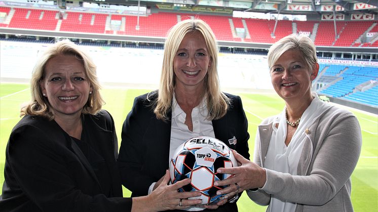 Fra venstre: Sølvi Spilde Monsen (konserndirektør i Manpower) Hege Jørgensen (leder for Toppfotball Kvinner) og Maalfrid Brath (konsernsjef i ManpowerGroup)