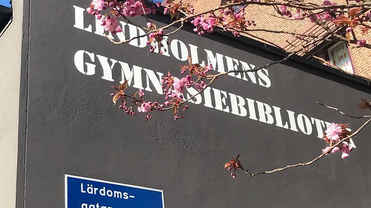 När folkbiblioteks-delen togs bort blev Älvstrandens bibliotek istället Lindholmens gymnasiebibliotek. 