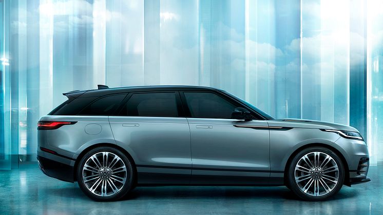 RR_Velar_24MY_Exterior_11_Side_010223