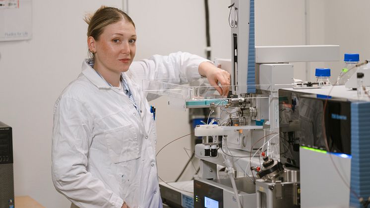 Sofie Björklund, doktorand inom Företagsforskarskolan vid Umeå universitet, har studerat PFAS-ämnen i samarbete med Umeå Energi. Foto: Mattias Pettersson