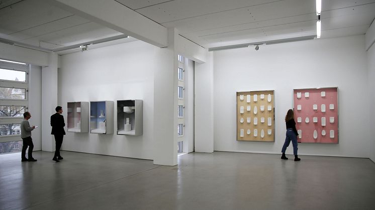 Ausstellung VITRINEN von Andreas Schmitten in der G2 Kunsthalle (Laufzeit: 27.1.-14.5.2023)