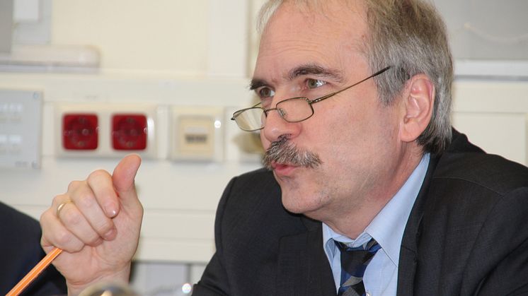 Brandenburgs Wissenschaftsstaatssekretär Martin Gorholt informierte sich am 26. März 2015 über den „Wildauer Weg der dualen Ausbildung“