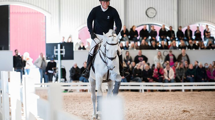 Jens Fredricson med Cristallo II (Cornet Obolensky-Cassini I) under hingstvisningen på Stjärnborg 2022, foto Li Sjöstrand