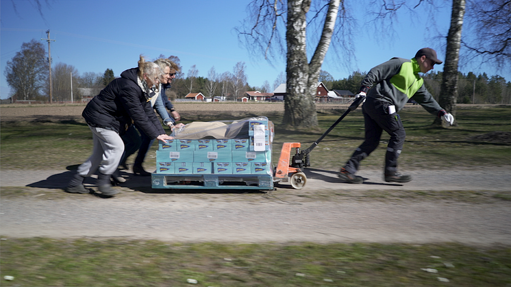 10 ton kattmat till hemlösa katter