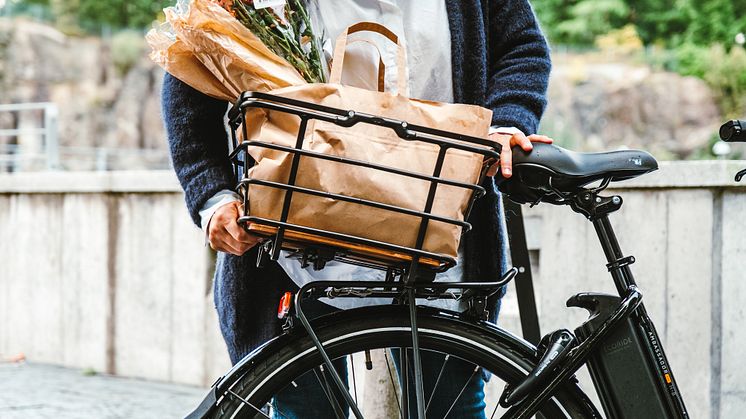 Komplettera din elcykel med smarta korgar och väskor för enklare förflyttning 