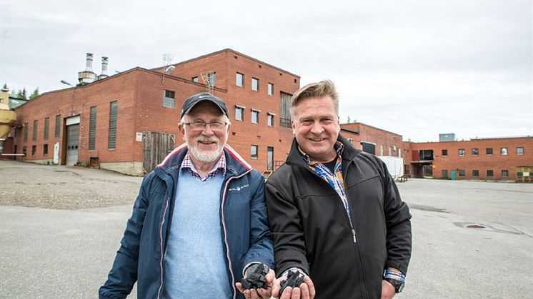 EnviGas anläggning i Bureå inryms i MoDos före detta fabrikslokaler. På bilden Harry Johansson & Håkan Holmberg