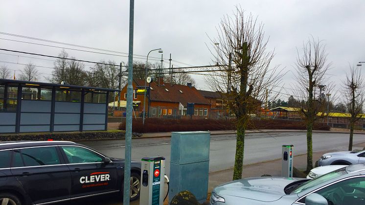 De nya laddstationerna vid järnvägsstationen i Osby