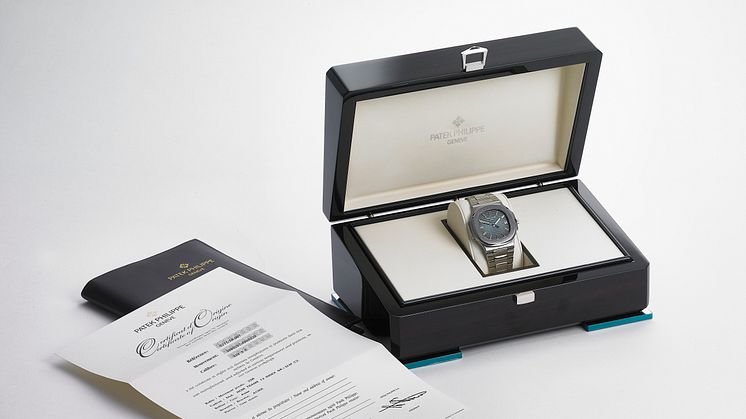 Patek Philippe: A gentleman's wristwatch of steel. Model Nautilus, ref. 5711/1A-001. Mechanical movement with automatic winding, cal. 324 S C. 2009. Estimate: €40,000-53,500 (DKK 300,000-400,000)
