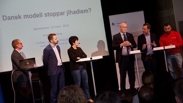 Seminarium om radikalisering, 19.3.2015. Matts Lindqvist, Jacob Bundsgaard, Mona Sahlin, Magnus Ranstorp, Robert Örell och Peppe Boroodjeeni.
