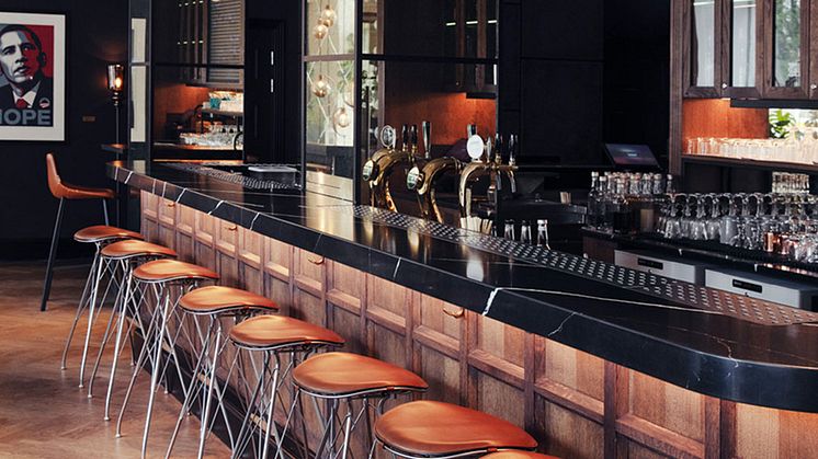 I coctailbaren Pier 42, inspirerat av Pier 42 som var passagerarnas första möte med New York, finner du Silestone Et Marquina. Foto: Yvonne Wilhelmsen