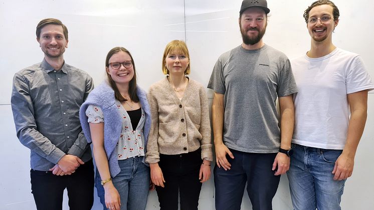 Från vänster gruppchef Johan Martinsson och doktoranderna Julia Brännberg Fogelström, Amanda Vickerfält, Oscar Hessling och Joar Huss.