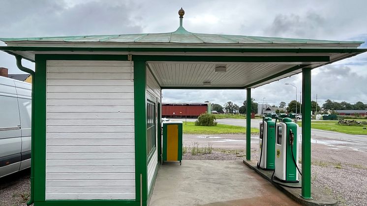Macken sedd från sidan med det tidstypiska taket