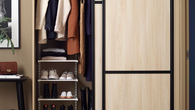 2_Elfa_Clothing_Interior_Click-in_system_Classic_Slidingdoor_2020_02_46
