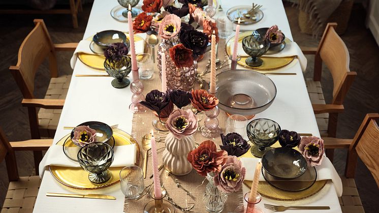 Invitér dine nærmeste til en hyggelig middag, og skab et elegant nytårsbord med inspiration fra JYSK.