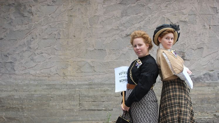 Historisk modevisning med Fashion through herstory 02