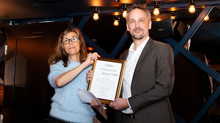 Initiativtagare till priset, Marie Fahlin, tillsammans med Pontus Curman. Foto: Hanna Malmqvist