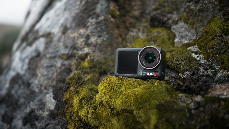 Osmo Action 5 Pro_Lifestyle Photos_moss.jpg