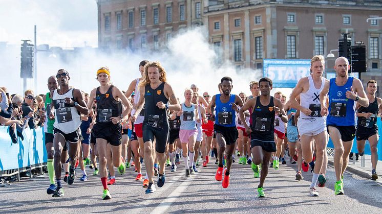 Bild från starten på Ramboll Stockholm Halvmarathon 2019