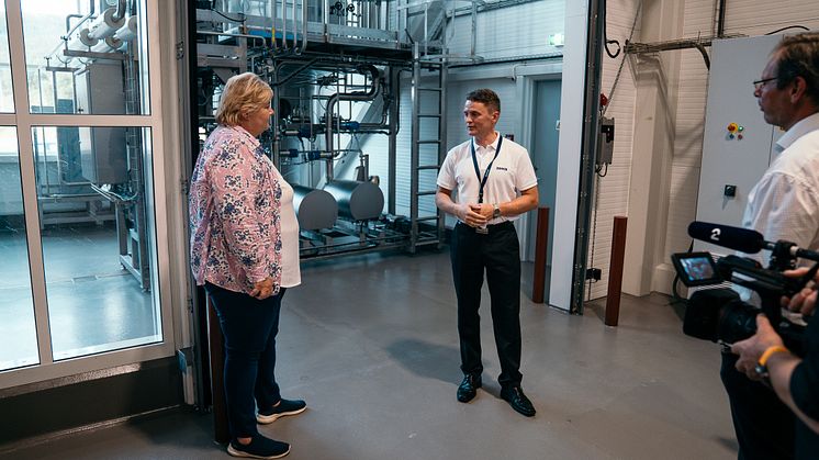 PRESSEMELDING: Erna Solberg gratulerer Zooca med verdens første raudåtefabrikk