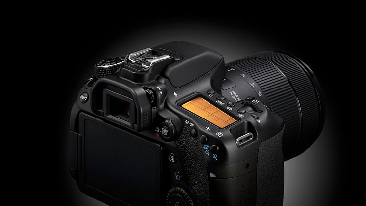 EOS 80D EF-S 18-135mm USM BEAUTY