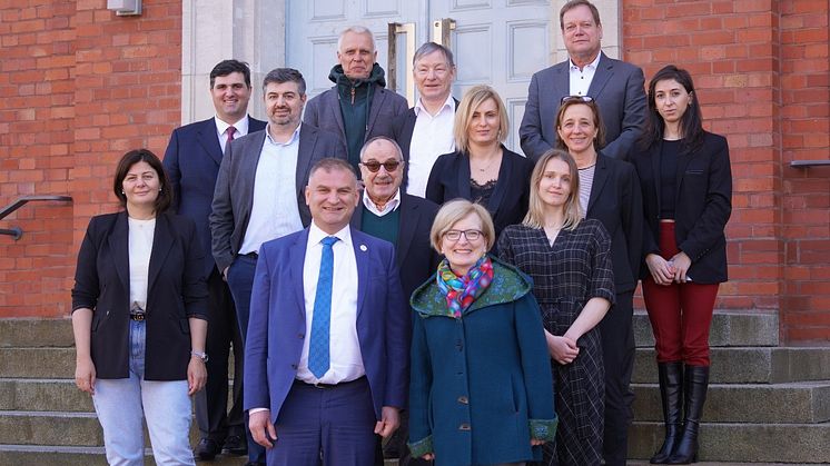 Vertreterinnen und Vertreter der Caucasus University Tblisi und der TH Wildau bei ihrem Treffen Mitte März 2022 auf dem Campus der TH Wildau. (Bild: Mareike Rammelt)