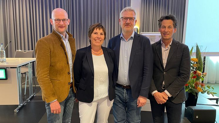 Der wieder gewählte Vorstand des Berufsverbandes der niedergelassenen Magen-Darm-Ärzte (bng). V. li.: Dr. Markus Dreck (Schatzmeister), Dr. Petra Jessen (Sprecherin), Dr. Ulrich Tappe (1. Vorsitzender) und Prof. Dr. Leopold Ludwig (2. Vorsitzender).