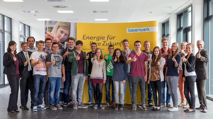 Mit Energie in den neuen Lebensabschnitt Bayernwerk bietet spannendes Arbeitsumfeld für 15 Auszubildende in Regensburg