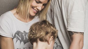 Anja og Gro Hammerseng-Edin med bok om å få barn
