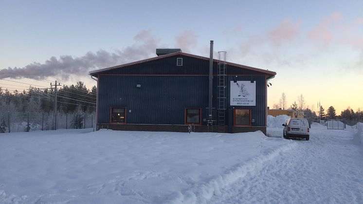 Tvättanläggning exteriör: i det miljövänliga tvätteriet rengörs mattorna i låga temperaturer av dresserade bakterier. 