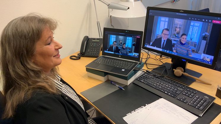 Lisa Andersson i samtal med hovet