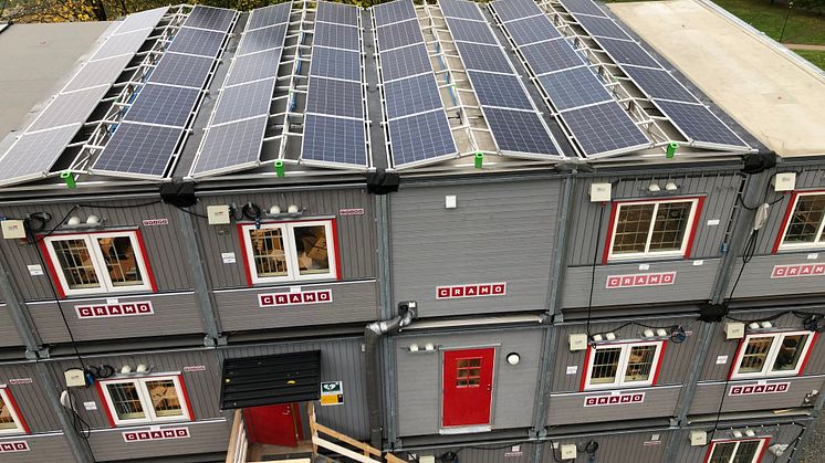 Prosjektet Nye Tøyenbadet bruker brakkerigg med strømforsyning fra solceller