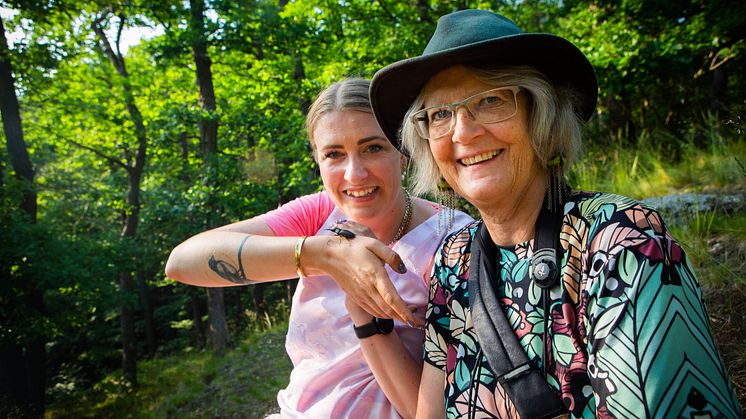 Vicky Knudsen og Bjørli Lehrmann i Thüringer Wald med en Egehjort