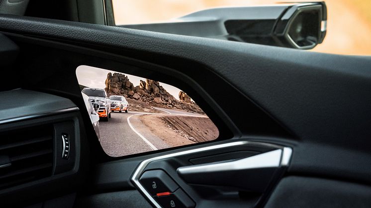 Audi e-tron prototype i rekuperationstest på Pikes Peak - virtuelt sidespejl