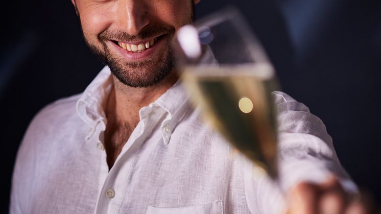 Hola Cava by Måns Zelmerlöw