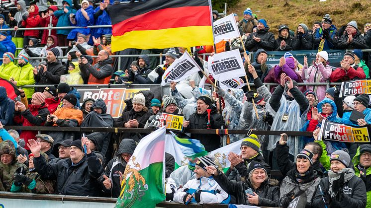 Volle Tribünen wie zur WM 2020 wird es am SachsenEnergie-Eiskanal in dieser Saison zwar leider nicht geben, aber die Verantwortlichen hoffen, wieder Zuschauer an der Bahn begrüßen zu können. (Foto: Sachsen-Energie Eiskanal)