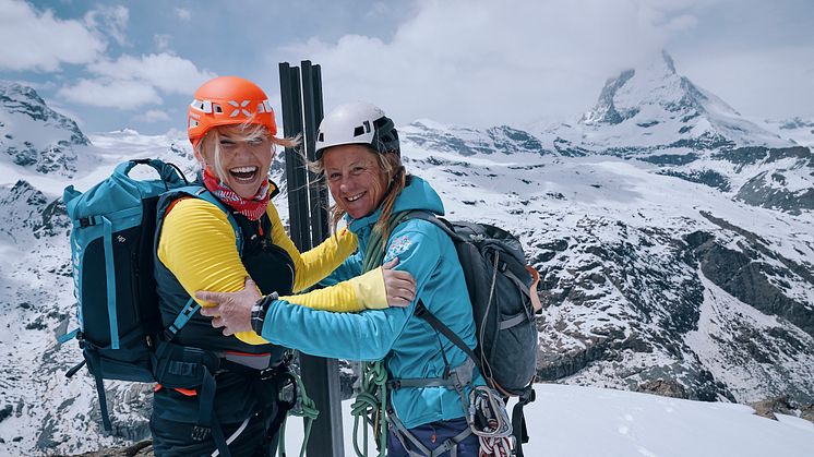 Beatrice Egli und Suzanne Hüsser auf dem Riffelhorn, Wallis (c) Schweiz Tourismus, Florence Gross