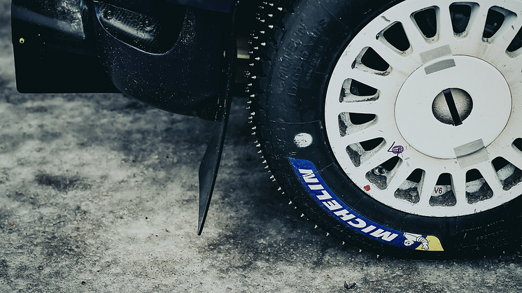 Arbeskos skyddsskor utrustas med rallydäck från Michelin