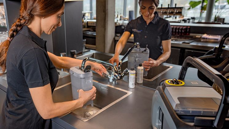 Kaercher_Puzzi_2_1_Bp_bsc_hotel_restaurant_app.jpg
