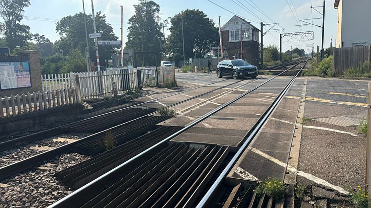 Level crossing at Foxton.jpg